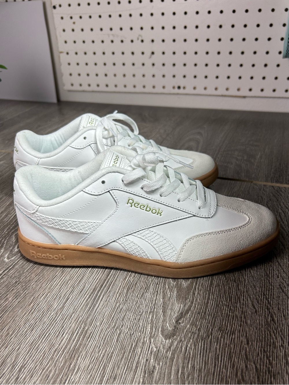 Reebok women White Leather and suede Sneakers with rubber Outsole